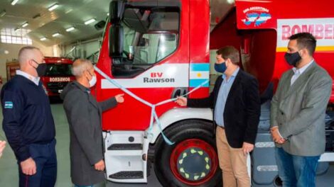 Bomberos Voluntarios de Rawson presentaron nueva unidad 