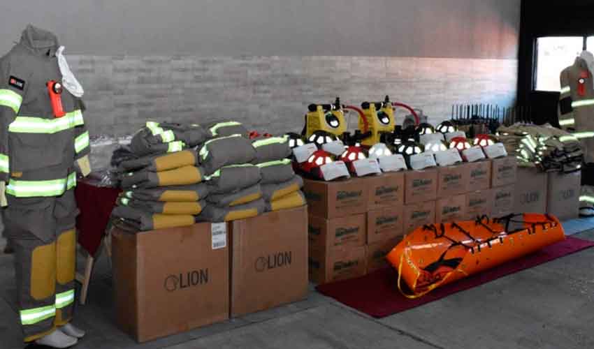 Bomberos Voluntarios de Trelew presentaron equipamiento