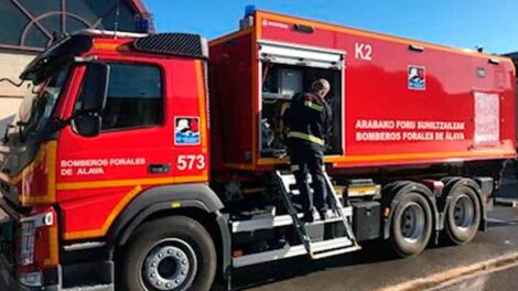 Bomberos de Álava refuerzan su parque móvil con un cisterna