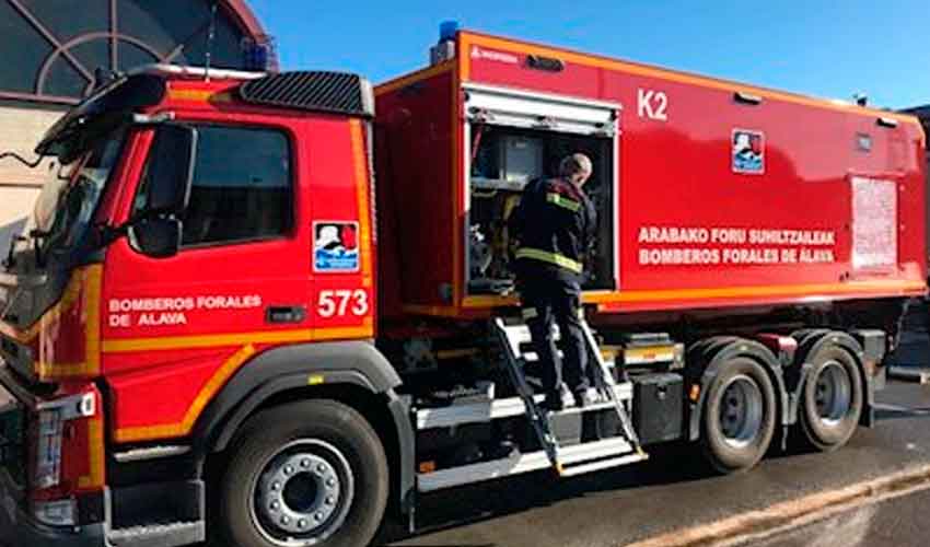 Bomberos de Álava refuerzan su parque móvil con un cisterna