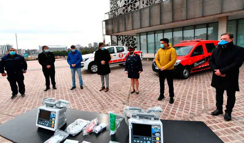 Bomberos voluntarios recibieron equipos para emergencias
