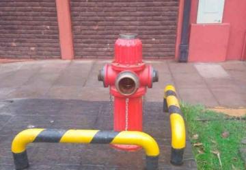 Robaron las tapas de bronce del hidrante de Bomberos de Quilmes