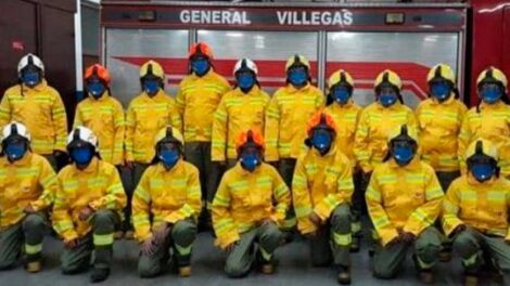Bomberos presentaron sus nuevos trajes forestales