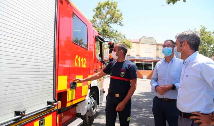 Bomberos renuevan equipamiento de sus vehículos