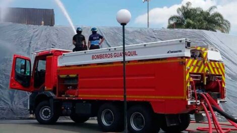 Bomberos compran 7 camiones para renovar parque automotor