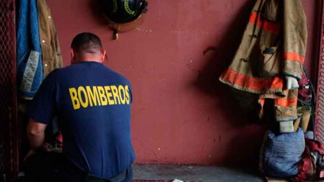 Gobernadora inaugura estación de Bomberos de Barceloneta