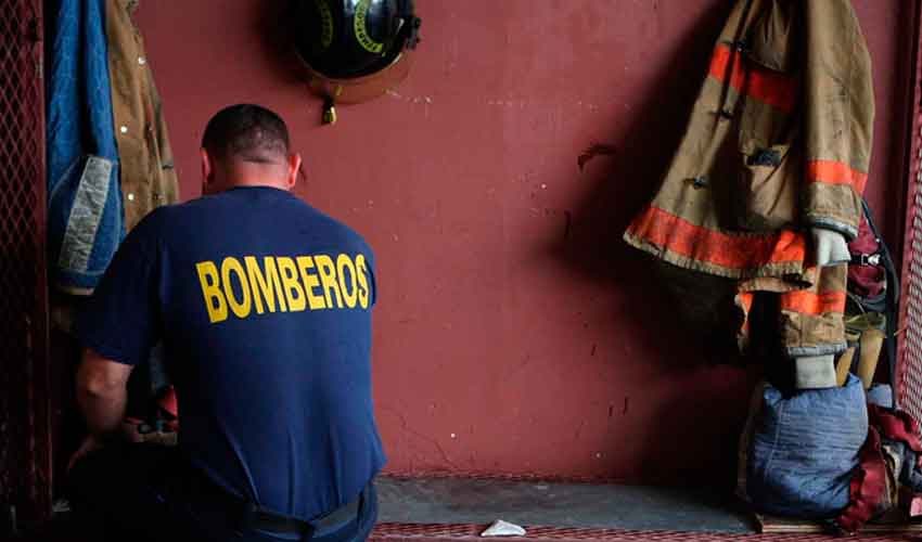 Gobernadora inaugura estación de Bomberos de Barceloneta