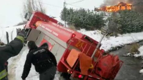 Camión de Bomberos volcó cuando llegaba a combatir incendio