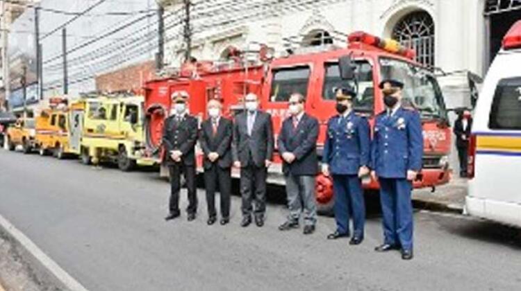 Japón entregó en donación ambulancias y autobombas a bomberos del Paraguay
