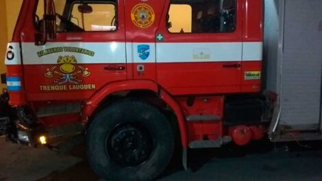 En emergencia: Móvil de Bomberos sufrió daños severos