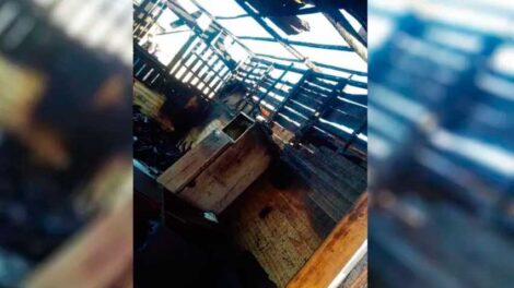 Bomberos se encajaron en el barro y no llegaron al incendio