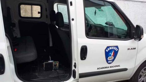 Estados Unidos dona cañones de ozono a Bomberos de Chile