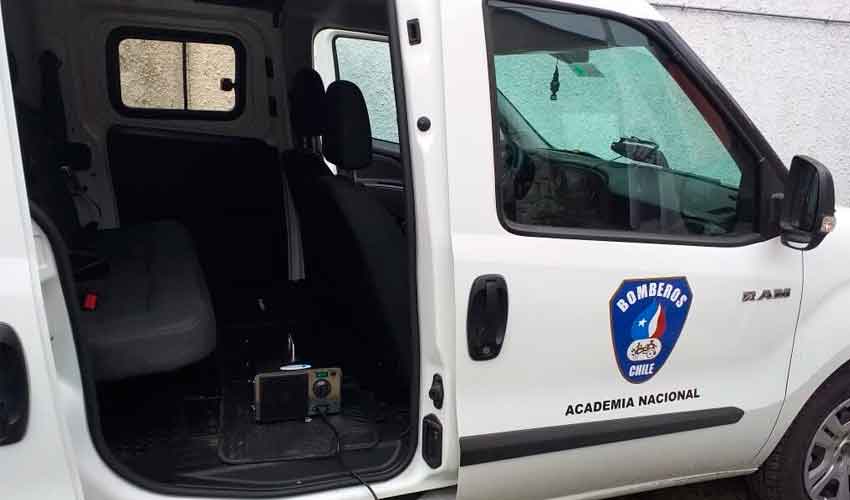 Estados Unidos dona cañones de ozono a Bomberos de Chile