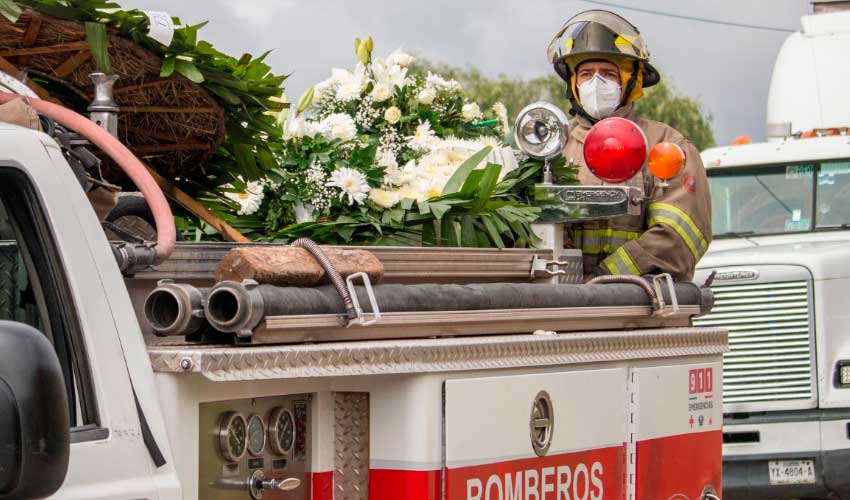 Despiden a Bombero que falleció por COVID