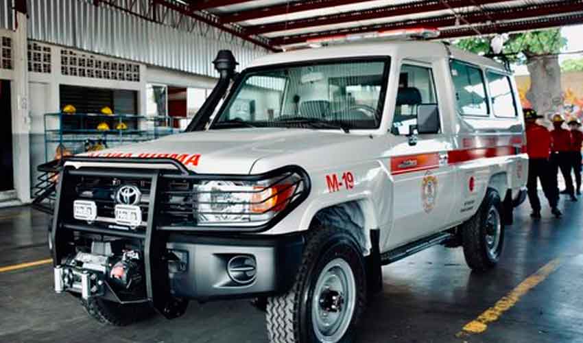 Japón dona ambulancia a bomberos voluntarios