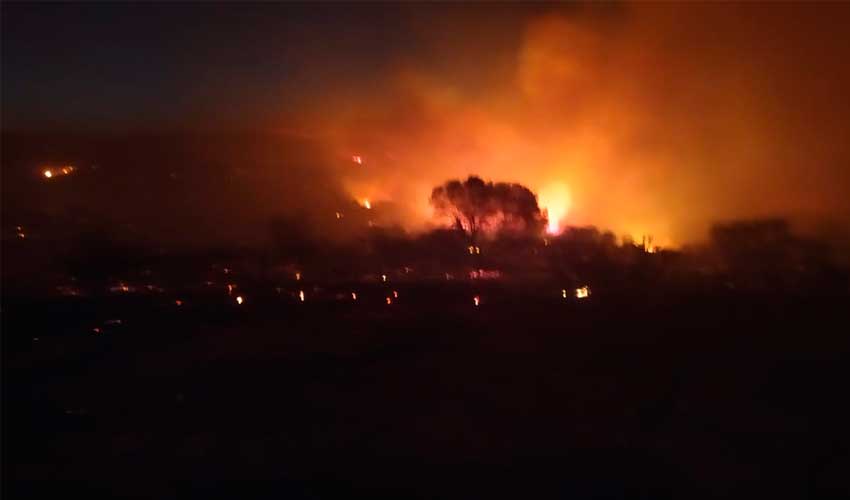 Bomberos combaten focos de incendio en Tanti y La Calera