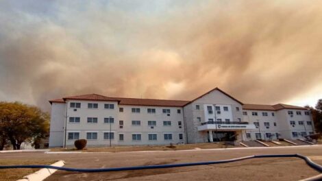Bomberos combaten dos incendios en La Calera y en Río Ceballos