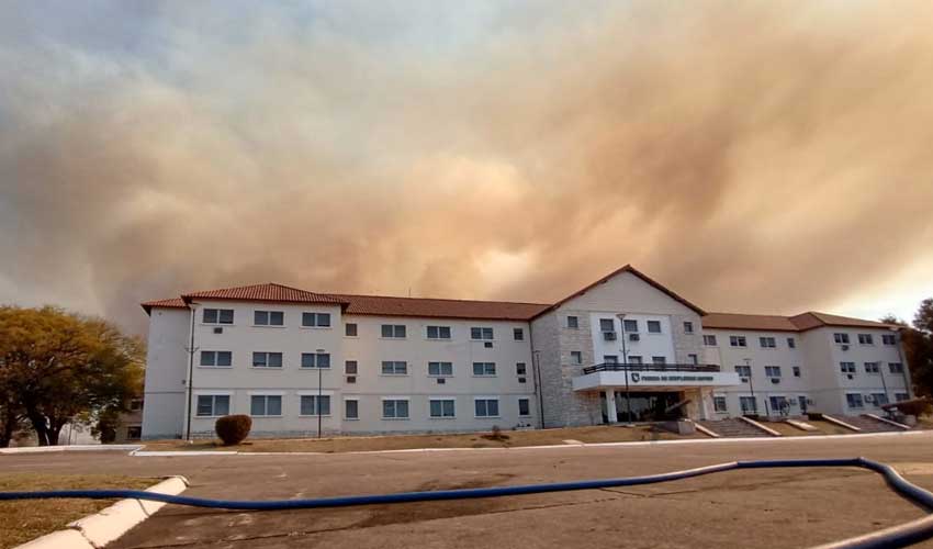 Bomberos combaten dos incendios en La Calera y en Río Ceballos