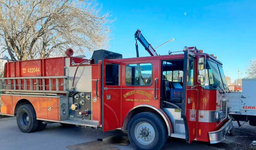 Bomberos de General Pico lograron reparar importante autobomba