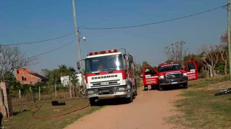 Incendio destruyó la casa de una bombero mientras hacía guardia