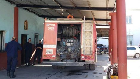 Tras apagar un incendio Bomberos se quedó sin autobomba