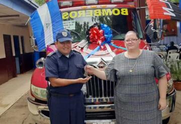 Entregan moderna ambulancia al cuerpo de Bomberos de León