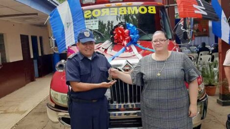 Entregan moderna ambulancia al cuerpo de Bomberos de León