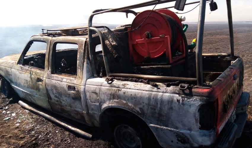 Unidad de Bomberos termina destruida por el fuego