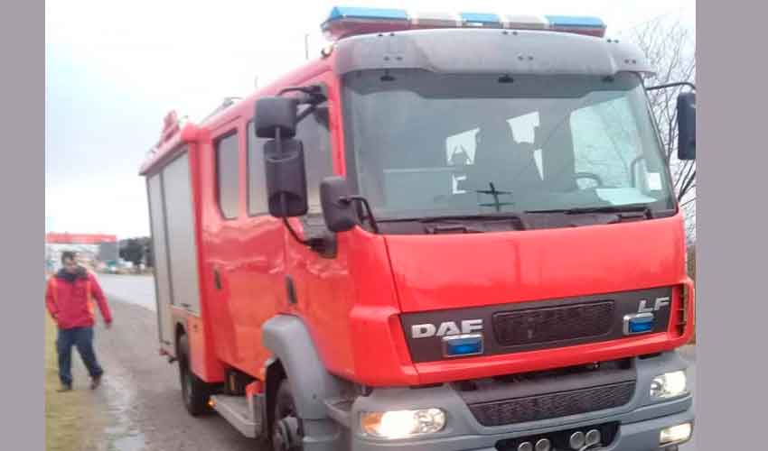 Bomberos de Coronel Mom con nuevo autobomba