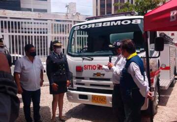 Dirección Nacional de Bomberos entrega camión a Sitionuevo