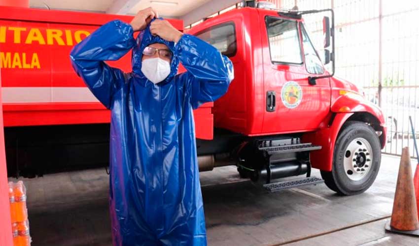 Bomberos Voluntarios reciben donación de trajes