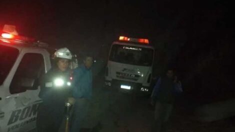 Bomberos de Pocitos fueron a sofocar un incendio y los apedrearon