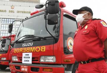 Japón donó vehículos de emergencia a Bomberos del Perú