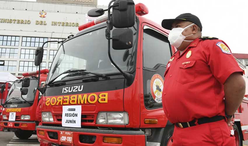 Japón donó vehículos de emergencia a Bomberos Voluntarios del Perú