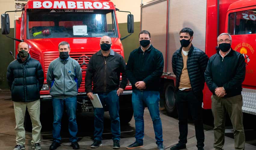 Formalizan la entrega de una parcela a bomberos voluntarios