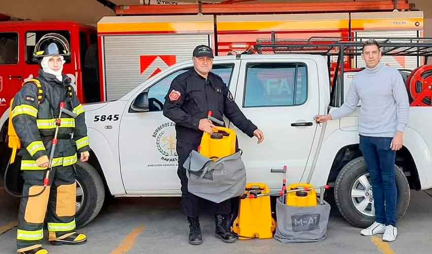 Bomberos reciben equipo para incendios forestales