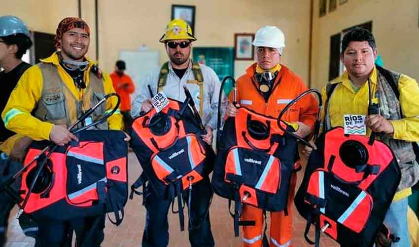 Activistas medioambientales piden ayuda para ayudar a los bomberos