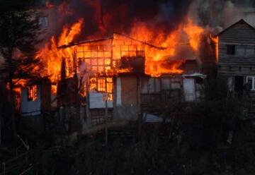 Incendio afectó parte del Cerro Curruhuinca y un sector con casas