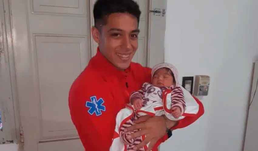Un bombero de Patagones le salvó la vida a una beba