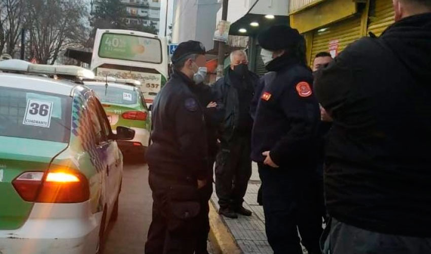Se disfrazaron de bomberos voluntarios para pedir “colaboraciones” 