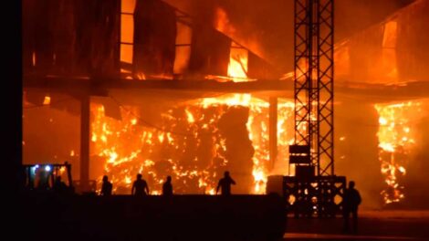 Devastador incendio consume por completo instalaciones de Cobadu
