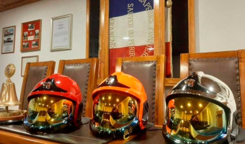 La Quinta Compañía de Bomberos adquirió cascos nuevos 