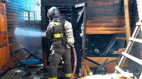 Incendio deja a una voluntaria de bomberos lesionada