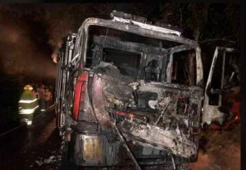 Camión de bomberos se incendia en Bayaguana