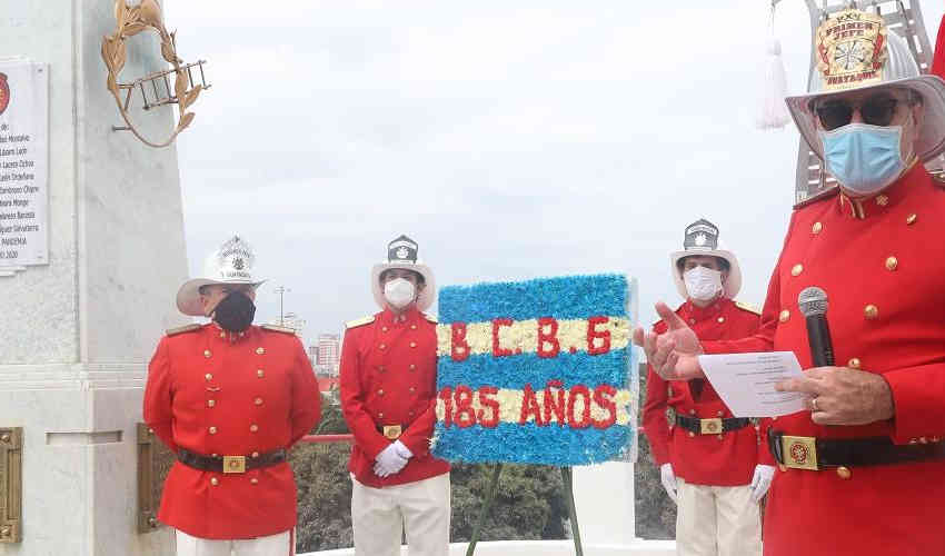 Bomberos fallecidos en época de pandemia fueron homenajeados
