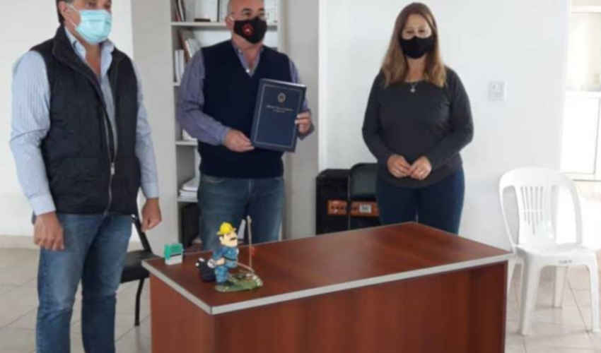 Bomberos Voluntarios recibió un aporte para reparar autobomba