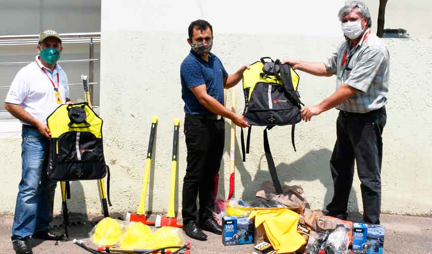 Equipamiento contra incendio forestales a Guardaparques