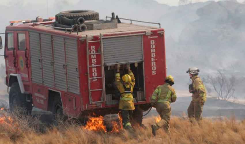 Bomberos voluntarios niegan que les haya faltado ayuda