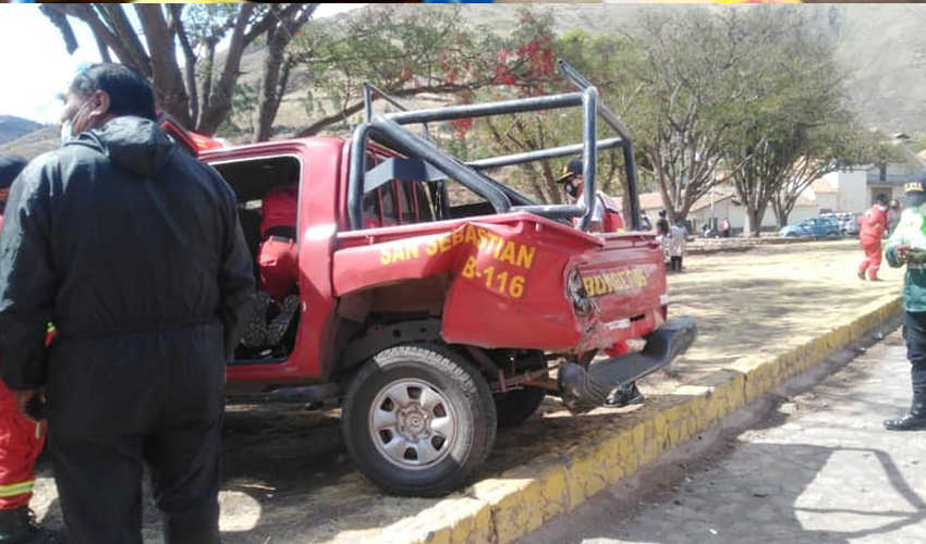 Accidente entre una unidad de bomberos y un Bus