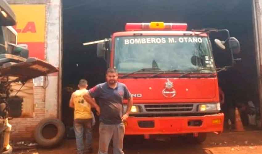 Mecánico arregló su móvil gratis a los bomberos
